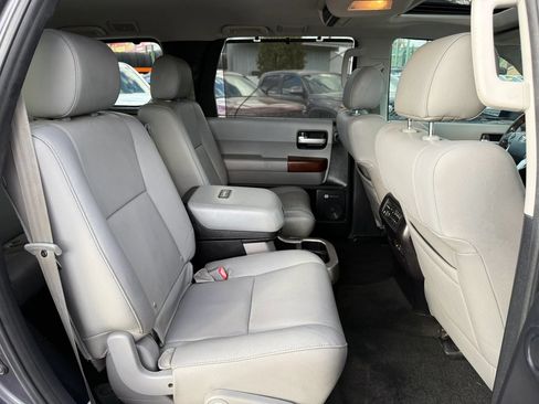 Used 2014 Toyota Sequoia Platinum w/ Preferred Accessory Package AWD/4WD image 20