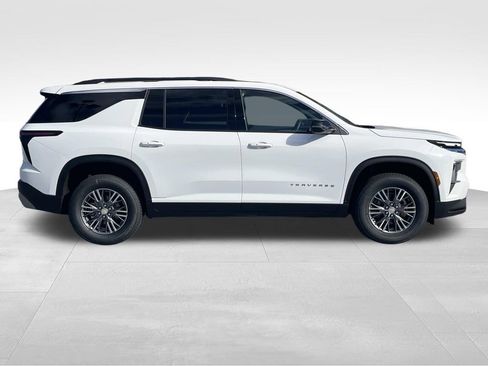 New 2026 Chevrolet Traverse LT image 2