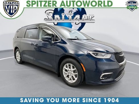 Used 2022 Chrysler Pacifica Touring-L FWD image 1