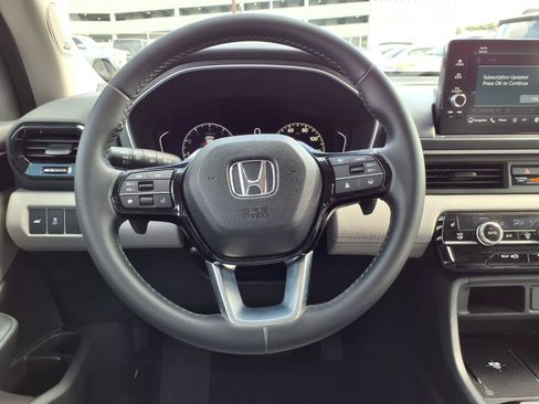 Certified 2025 Honda Pilot Touring image 13