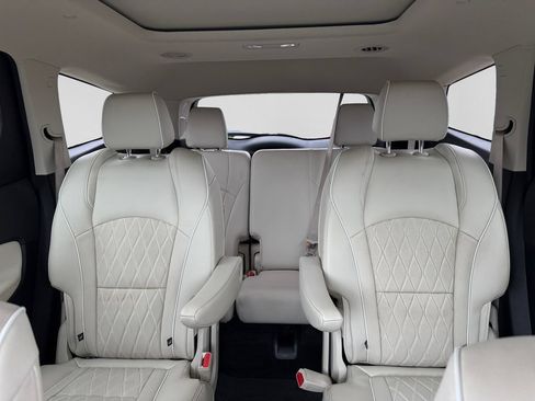 Used 2023 Buick Enclave Avenir w/ Avenir Technology Package AWD/4WD image 36