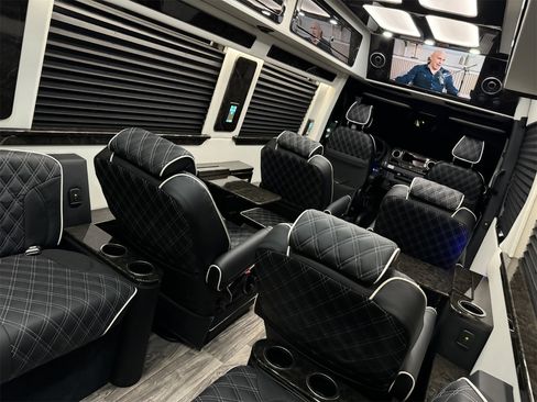 Used 2024 Mercedes-Benz Sprinter 3500 image 7