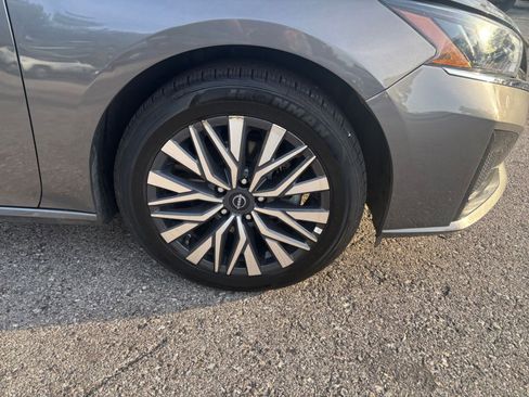 Used 2025 Nissan Altima 2.5 SV image 30