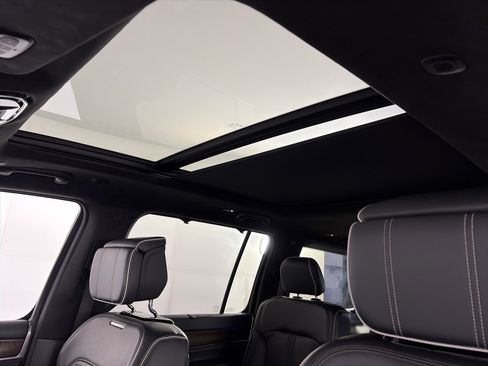 Used 2023 Jeep Grand Wagoneer L Series II image 23