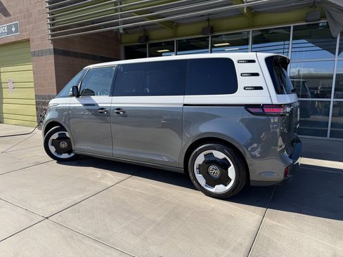 Used 2025 Volkswagen ID. Buzz Pro S Plus image 5