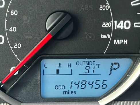 Used 2015 Toyota RAV4 LE FWD image 19