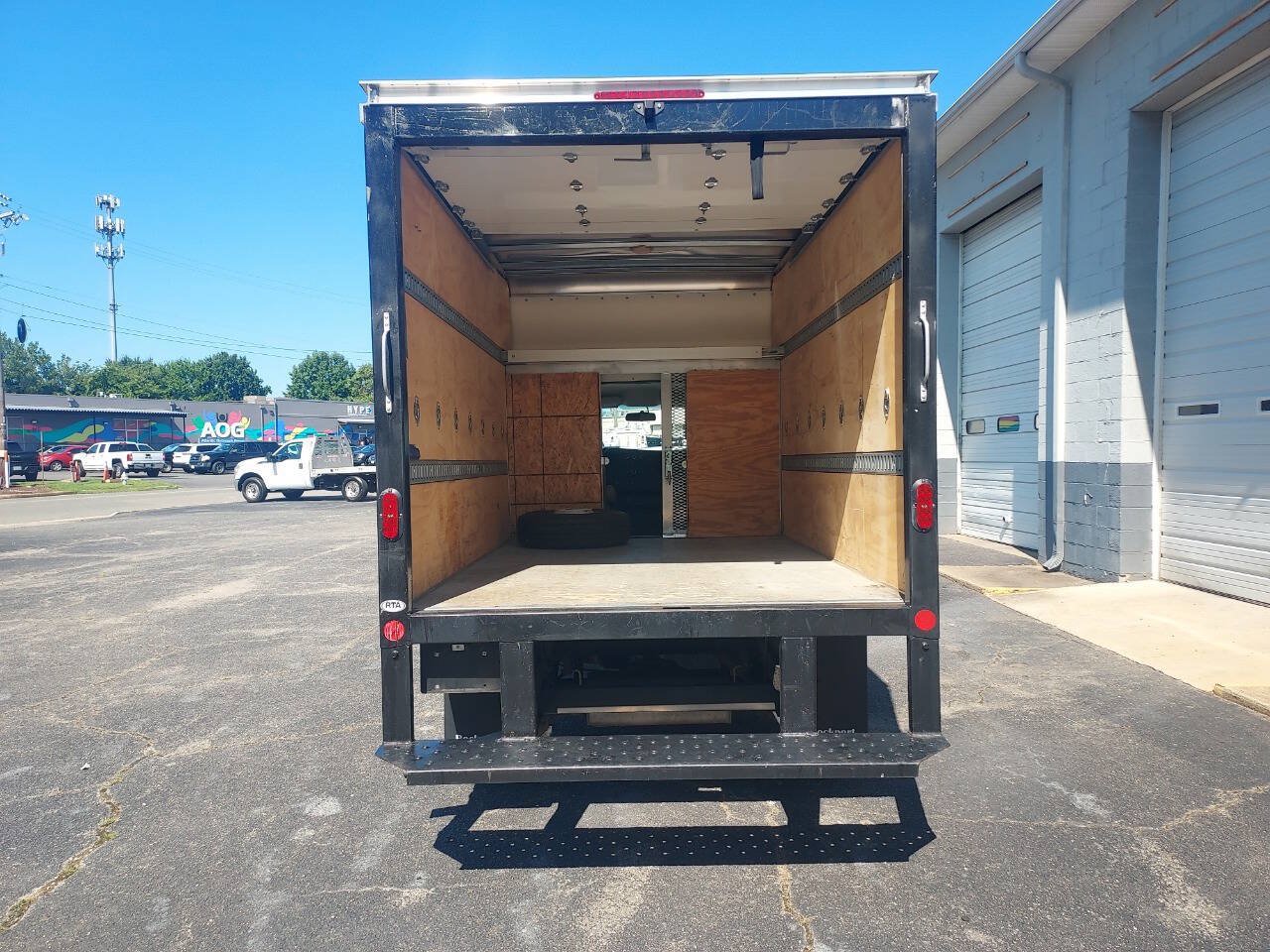 Used 2019 Chevrolet Express 3500 w/ Driver Convenience Package RWD image 6