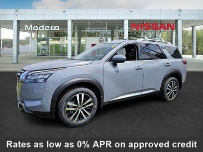 New 2025 Nissan Pathfinder Platinum w/ Cargo Package