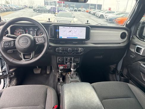 Used 2024 Jeep Gladiator Sport image 14