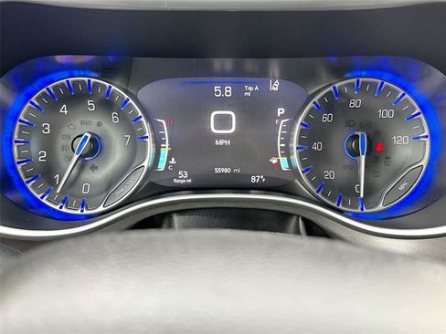 Used 2023 Chrysler Pacifica Touring-L FWD image 12