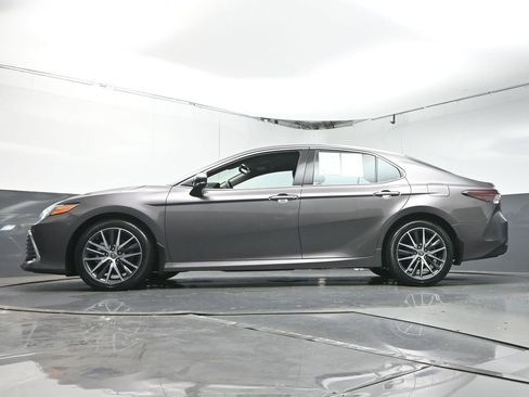 Used 2023 Toyota Camry XLE image 32