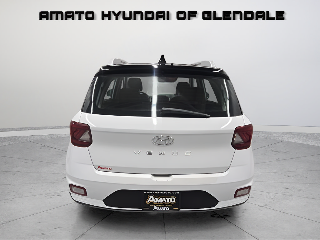 Used 2022 Hyundai Venue Limited FWD image 5