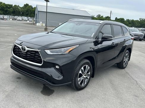 Used 2023 Toyota Highlander XLE FWD image 9