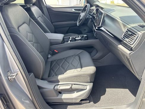 New 2026 Volkswagen Atlas Cross Sport SE FWD image 8