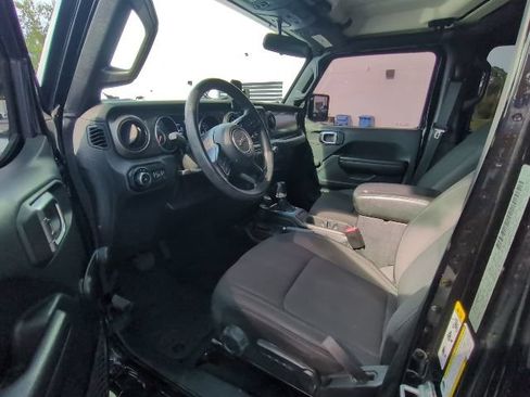 Used 2018 Jeep Wrangler Unlimited Sport AWD/4WD image 6