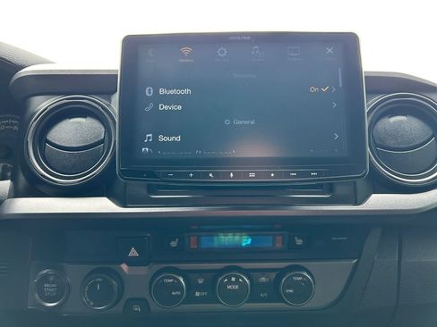 Used 2019 Toyota Tacoma TRD Off-Road AWD/4WD image 32