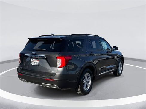 Used 2020 Ford Explorer XLT w/ Equipment Group 202A image 5