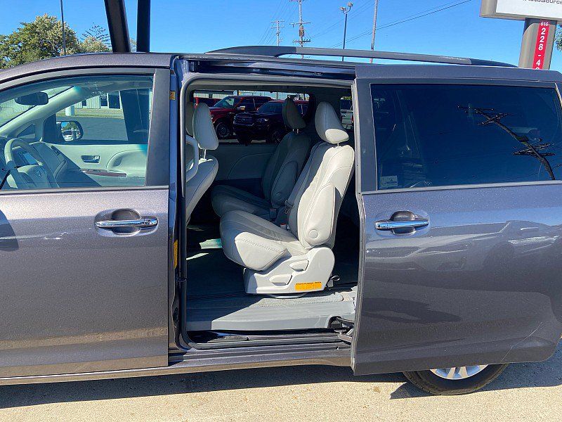 Used 2012 Toyota Sienna XLE w/ Entertainment Pkg FWD image 23