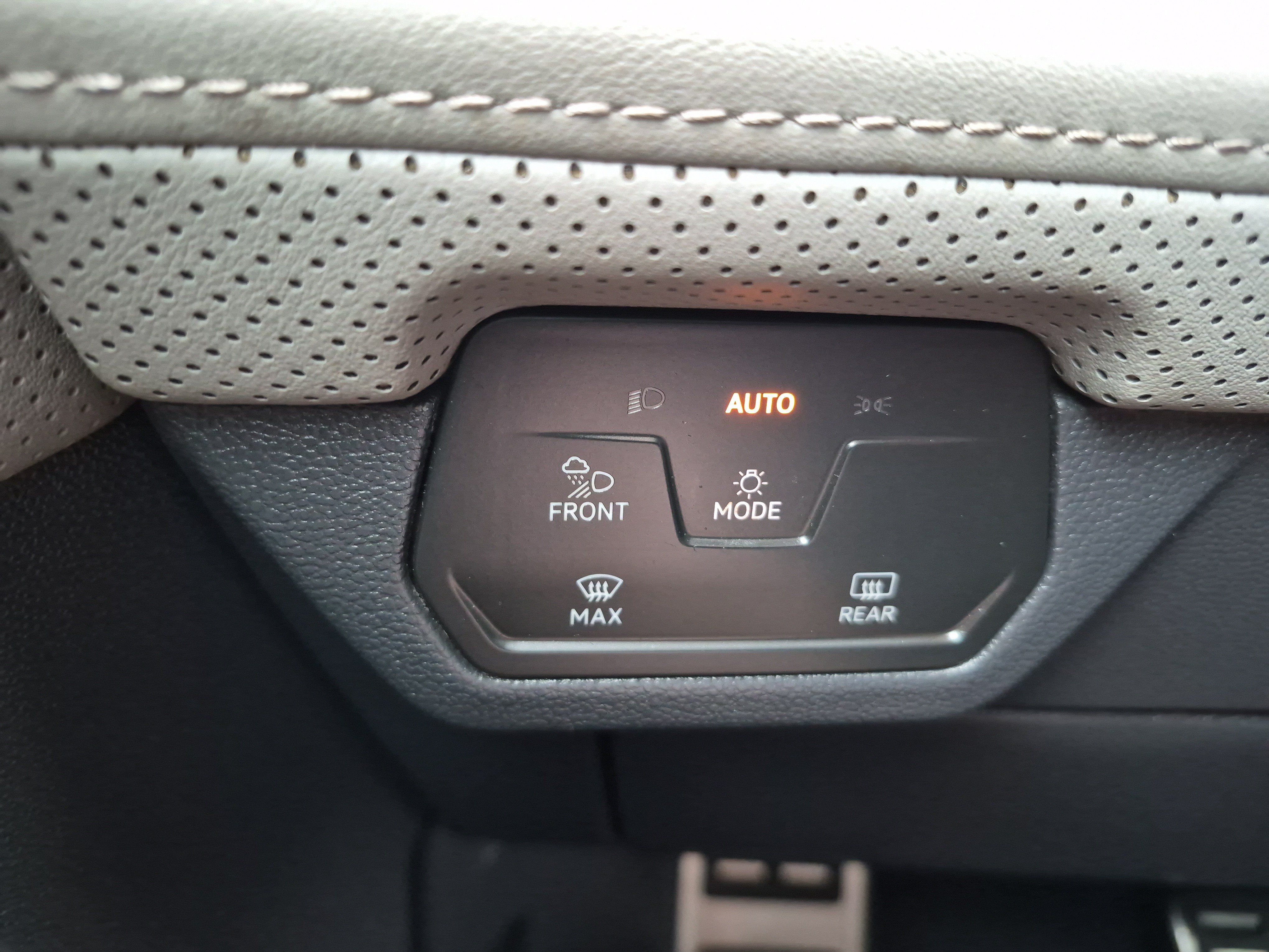 Used 2024 Volkswagen Atlas Peak Edition SE AWD/4WD image 16