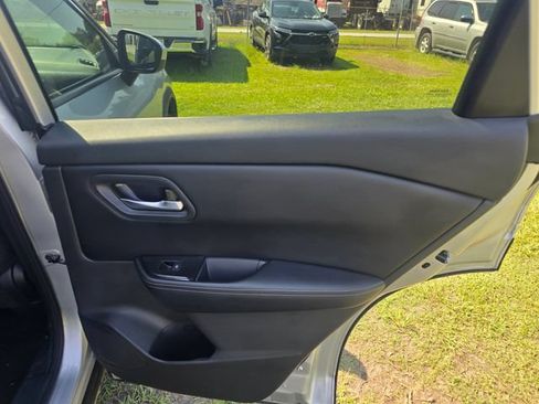 Used 2024 Nissan Rogue SV AWD/4WD image 37