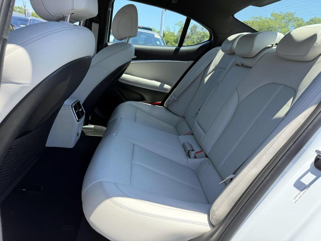 Certified 2025 Genesis G70 2.5T AWD/4WD image 19