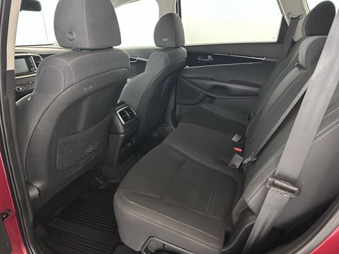 Used 2019 Kia Sorento LX image 22