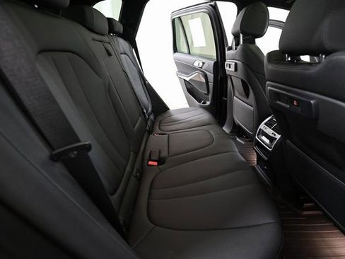 Used 2022 BMW X5 xDrive40i w/ Parking Assistance Package image 30