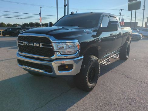 Used 2024 RAM 3500 Tradesman w/ Chrome Appearance Group AWD/4WD image 4