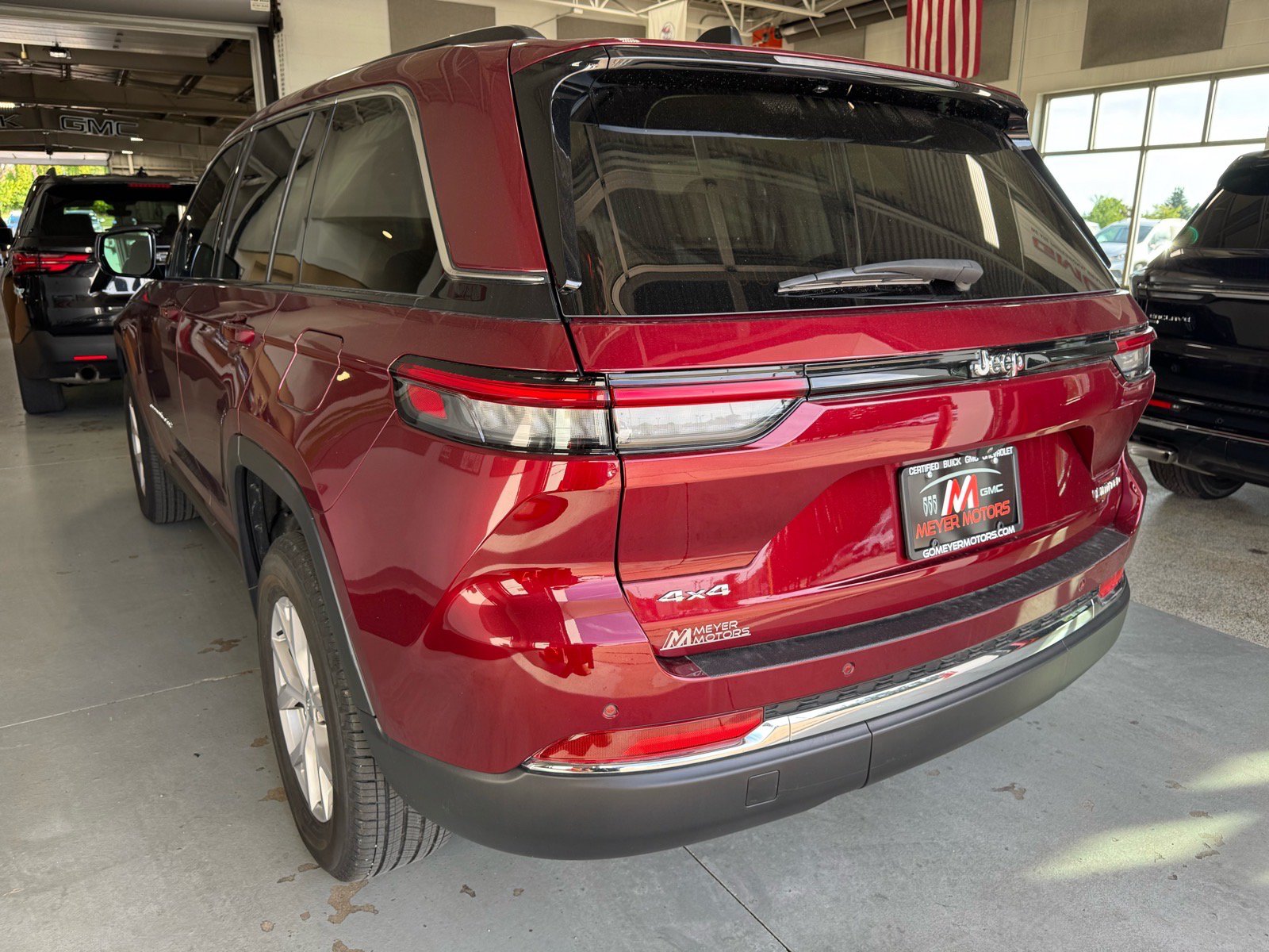 Used 2022 Jeep Grand Cherokee Limited AWD/4WD image 7