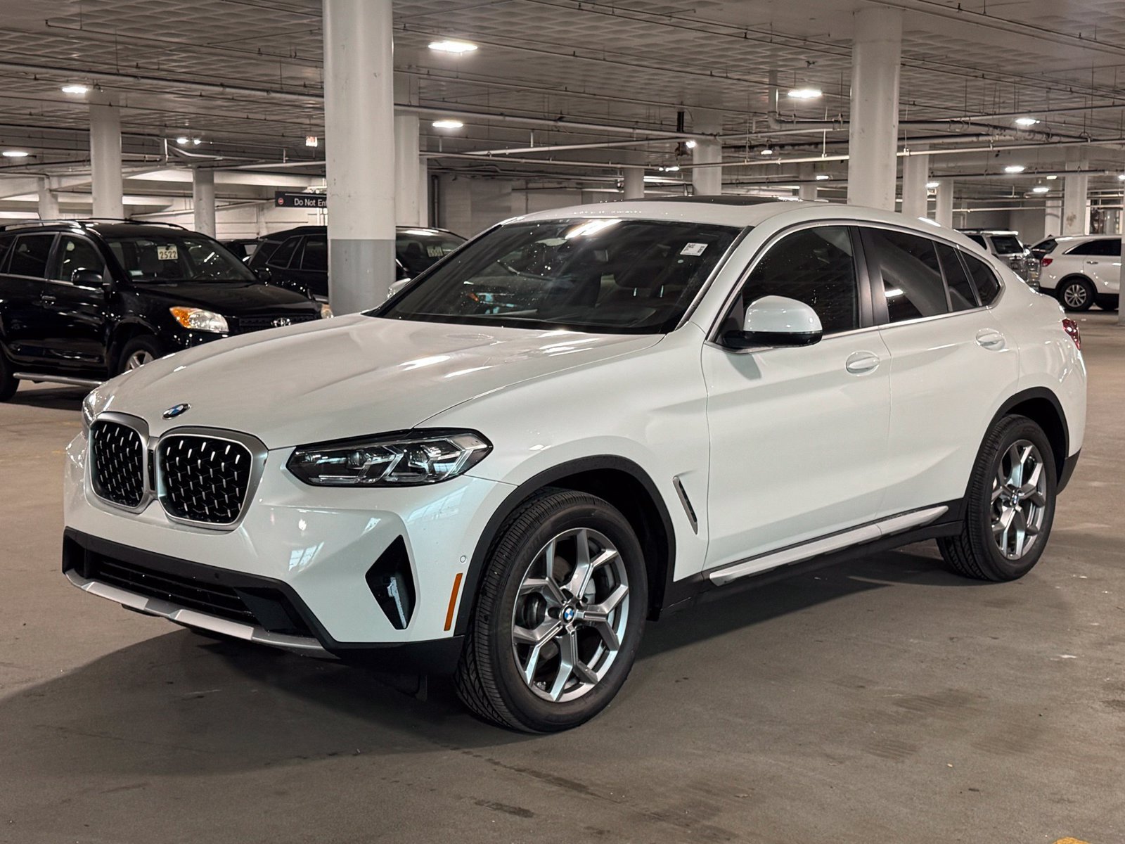 Used 2025 BMW X4 xDrive30i AWD/4WD image 4