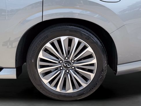 Used 2025 INFINITI QX80 Sensory AWD/4WD image 14