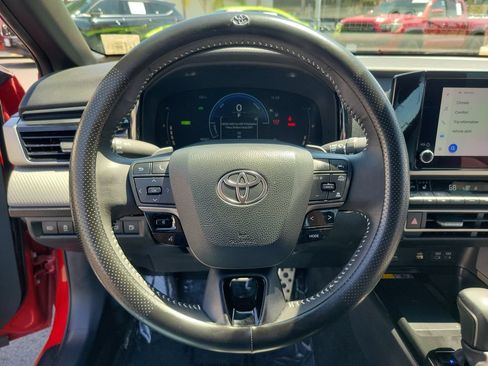 Used 2025 Toyota Camry SE w/ Convenience Package FWD image 25