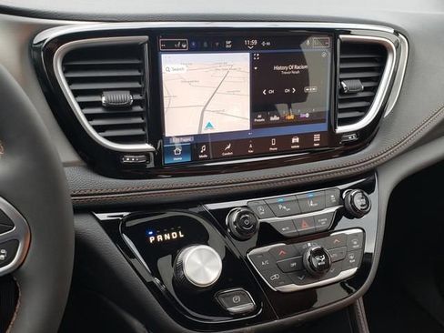 New 2026 Chrysler Pacifica Pinnacle AWD/4WD image 11
