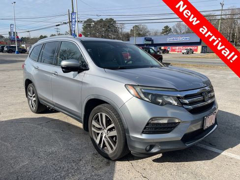 Used 2018 Honda Pilot Touring image 2