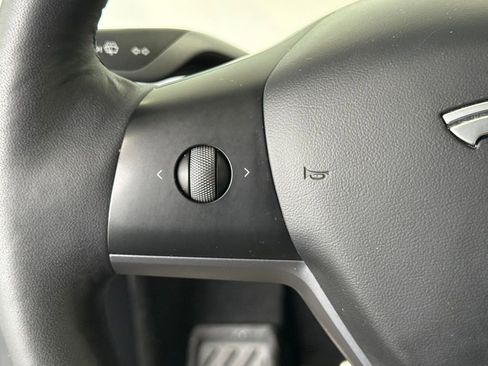 Used 2022 Tesla Model Y Performance image 20