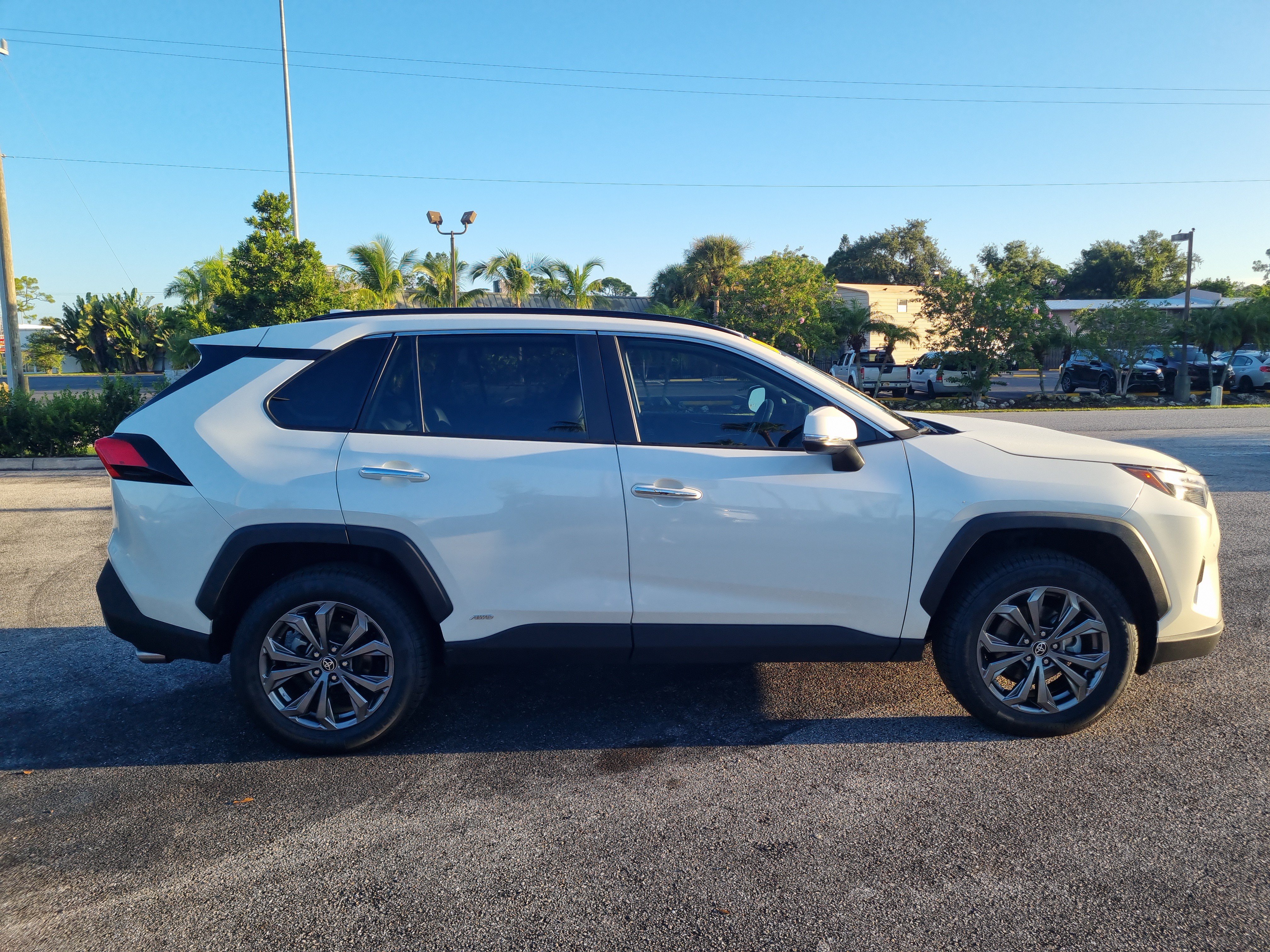Used 2022 Toyota RAV4 Limited AWD/4WD image 8