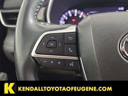 Used 2023 Toyota Highlander XLE AWD/4WD image 14