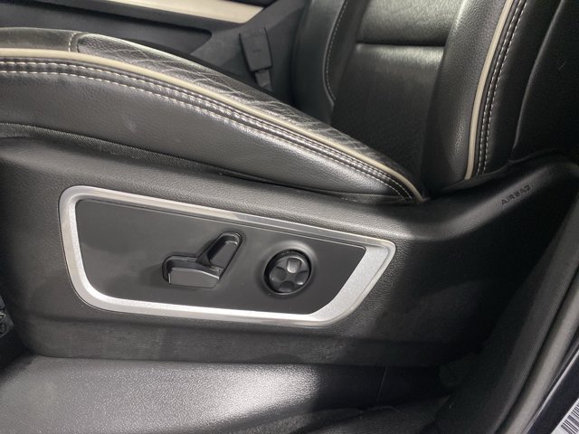 Used 2019 RAM 1500 Laramie w/ Sport Appearance Package AWD/4WD image 17