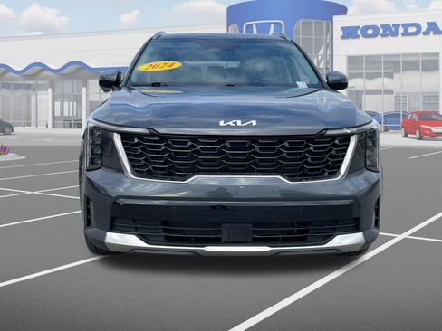 Used 2024 Kia Sorento S image 2