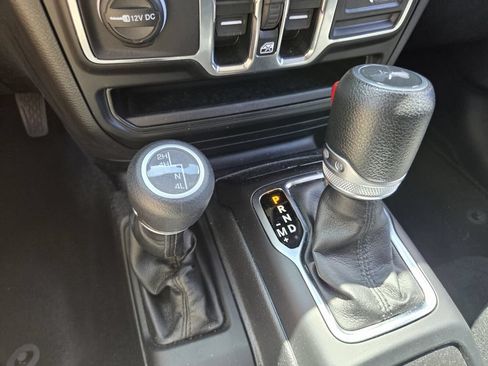 Used 2023 Jeep Wrangler Unlimited Sport AWD/4WD image 22