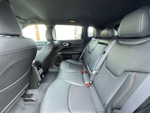 Used 2025 Jeep Compass Trailhawk image 24