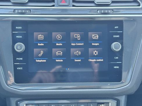 Used 2020 Volkswagen Tiguan SE w/ Panoramic Sunroof Package FWD image 45