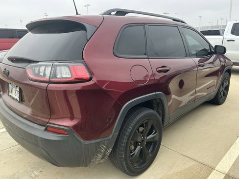 Used 2019 Jeep Cherokee Latitude Plus image 10