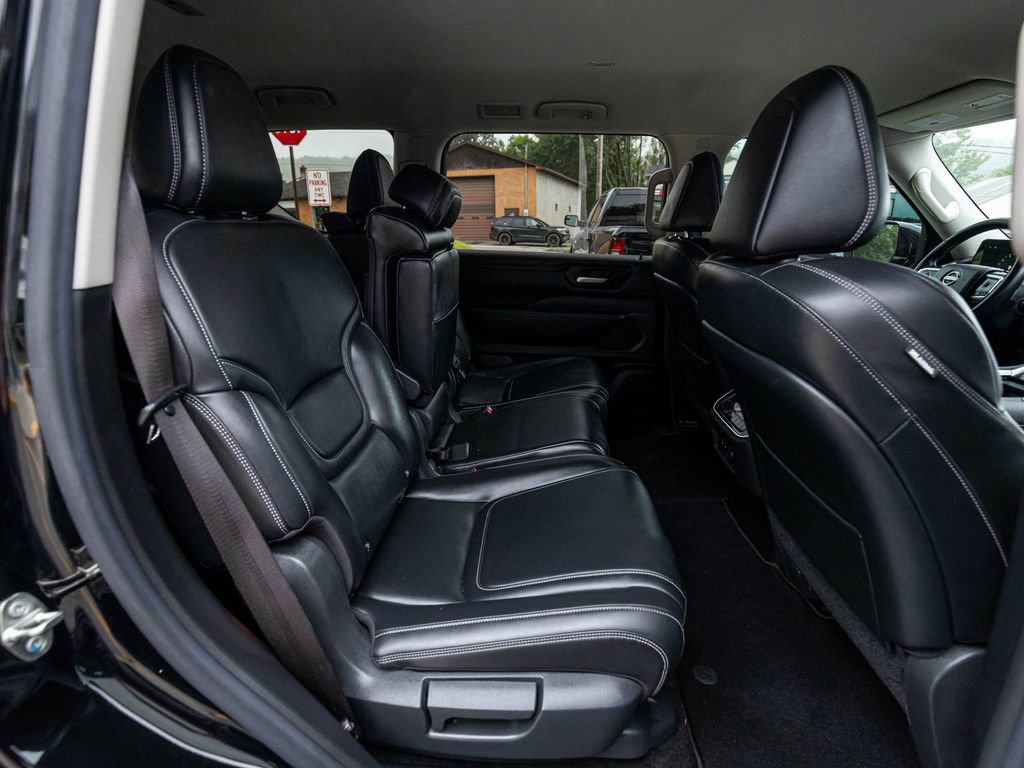 Used 2025 Nissan Armada SV AWD/4WD image 30