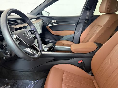 Used 2023 Audi e-tron Premium Plus w/ Premium Plus Package image 5