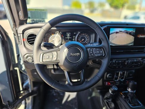 New 2026 Jeep Wrangler Unlimited Rubicon AWD/4WD image 23