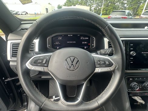 Used 2023 Volkswagen Atlas Cross Sport SE FWD image 5