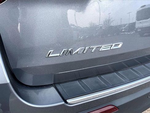 Used 2022 Ford Explorer Limited image 29