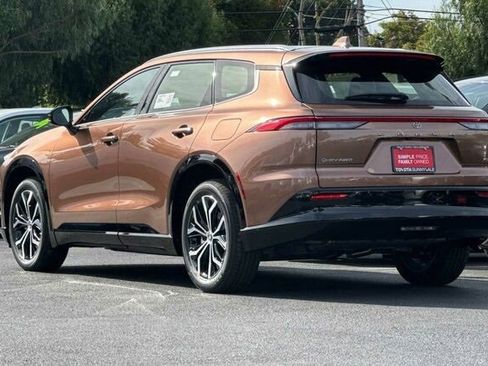 New 2025 Toyota Crown Signia image 6