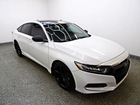 Used 2018 Honda Accord Sport image 3